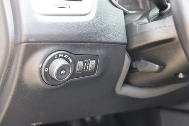 2018 Jeep Compass Latitude White at River Oaks CDJR