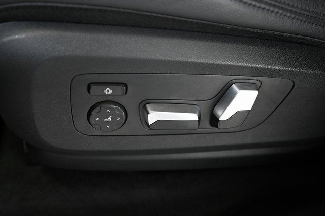 Used 2022 Black BMW xDrive40i image 27