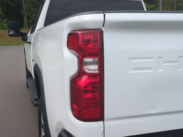 Used 2023 White Chevrolet Custom image 21