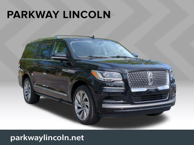 Black Metallic 2023 Lincoln Navigator L Reserve 4WD SUV / Crossover Four-Wheel Drive Automatic