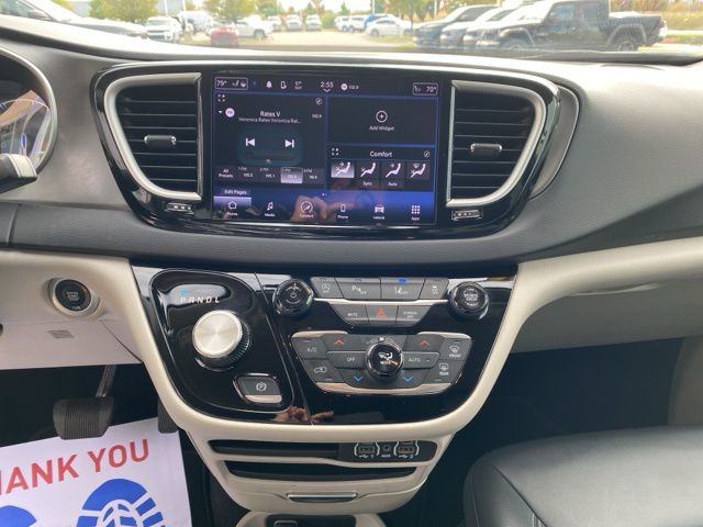 2024 Chrysler Pacifica Touring L - Silver Mist Clearcoat exterior view 16