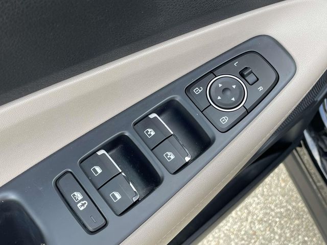 Used 2023 Black Hyundai SEL image 16