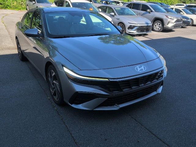 2025 Hyundai Elantra Limited FWD