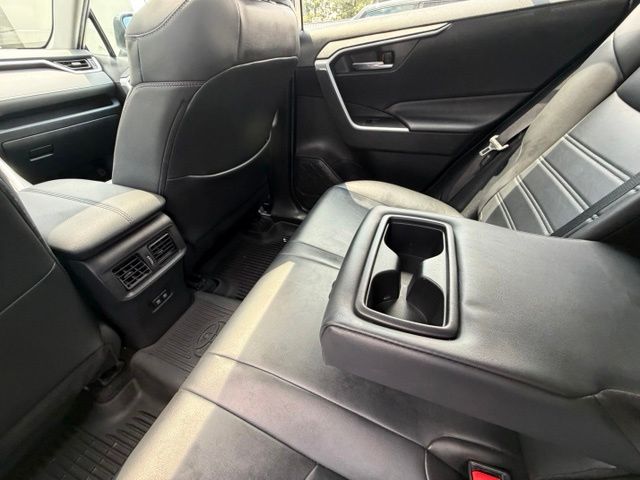 Used 2020 Silver Toyota XLE Premium image 18