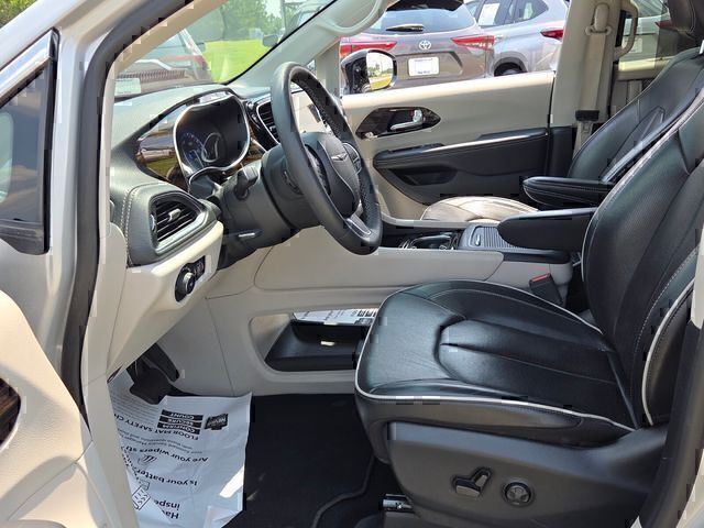 Used 2024 Chrysler Pacifica Van