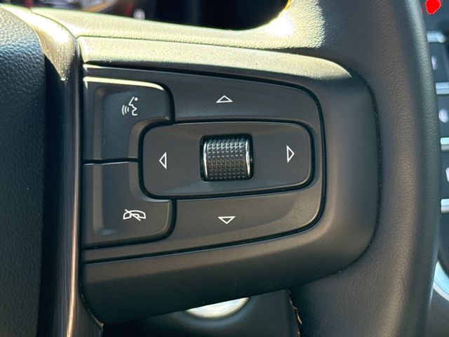 Used 2024 White GMC AT4 image 27