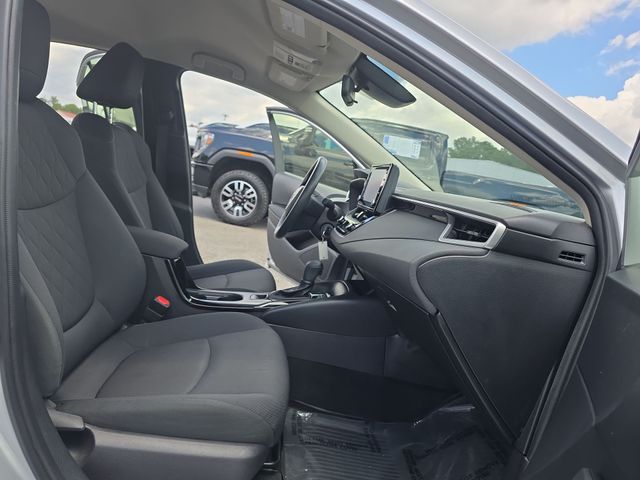 Used 2022 Silver Toyota LE image 11