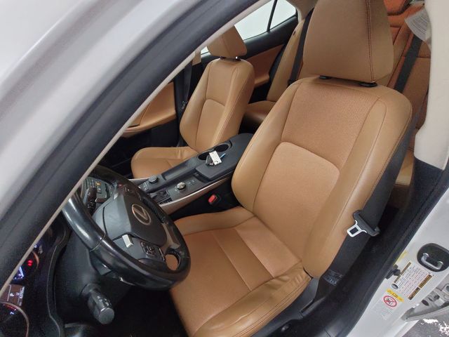 2017 – Lexus – IS
