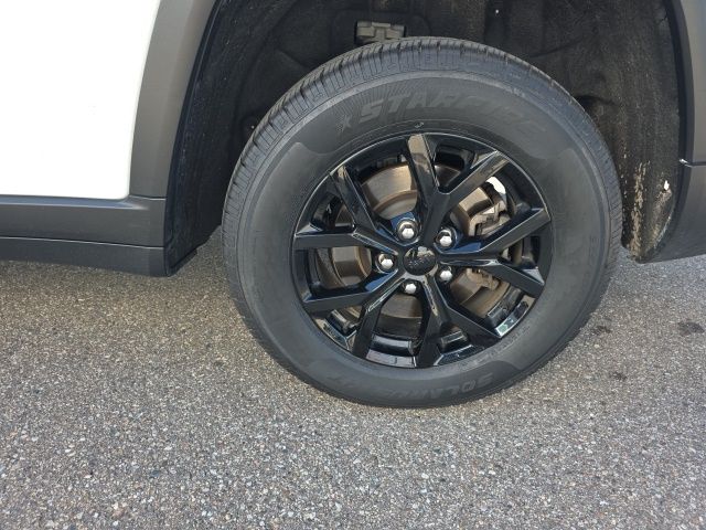 2024 Jeep Grand Cherokee L Altitude - Bright White Clearcoat exterior view 10