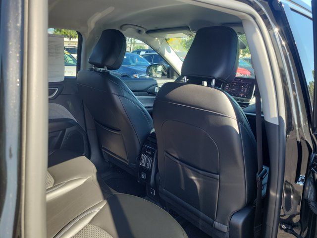 Used 2022 Black Jeep Latitude image 9