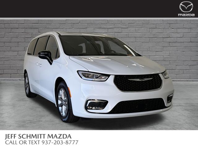 Bright White Clearcoat 2026 Chrysler Pacifica Minivan Front-Wheel Drive 9-Speed Automatic