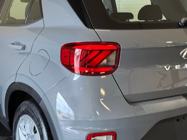 2022 Hyundai Venue SE photo