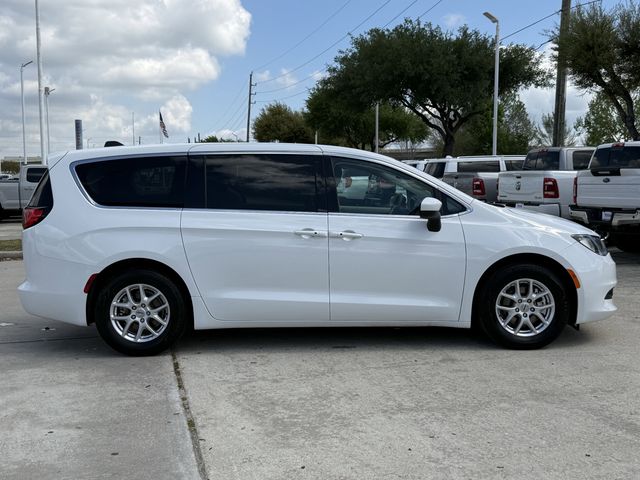 2023 Chrysler Voyager LX - 2