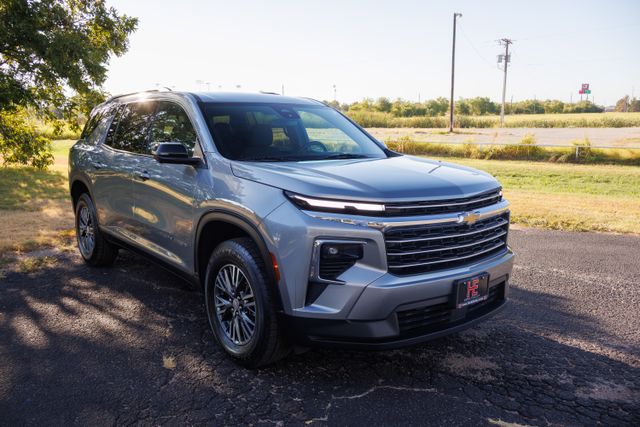 Sterling Gray Metallic 2024 Chevrolet Traverse SUV / Crossover Front-Wheel Drive 8-Speed Automatic