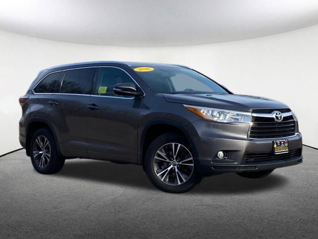 2016 Toyota Highlander XLE V6 2