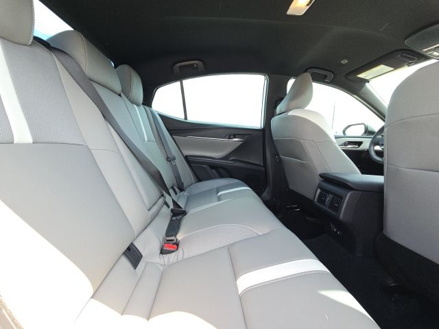 2025 Toyota Camry SE:B02318