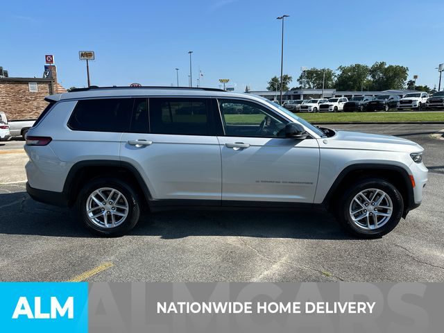Used 2021 Silver Jeep Laredo image 4