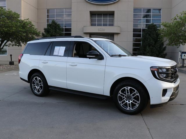2025 Ford Expedition Active 4x4's photo