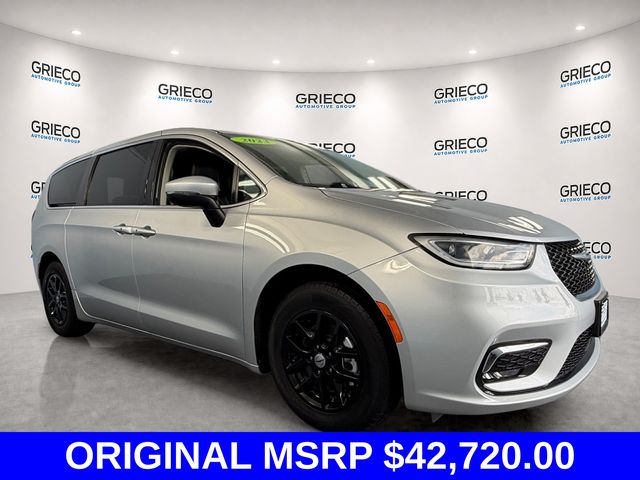 Silver Mist Clearcoat 2023 Chrysler Pacifica Minivan Front-Wheel Drive 9-Speed Automatic