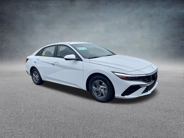 2024 Hyundai Elantra SE 3