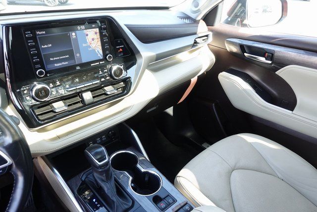 used 2022 Toyota Highlander car, priced at $32,499