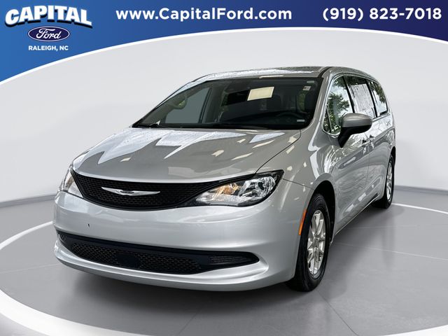 2023 Chrysler Voyager LX's photo