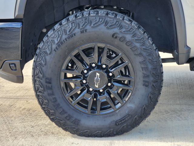 2025 Chevrolet Silverado 2500HD ZR2 - 9