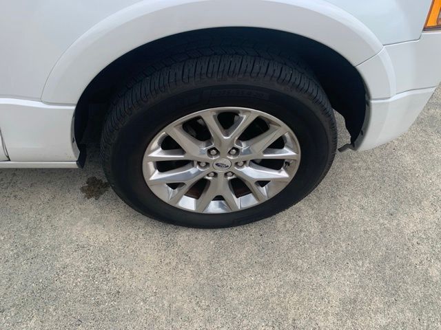 Used 2015 White Ford Limited image 4