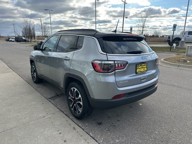 2024 Jeep Compass Limited - Silver Zynith Metallic Clearcoat exterior view 7