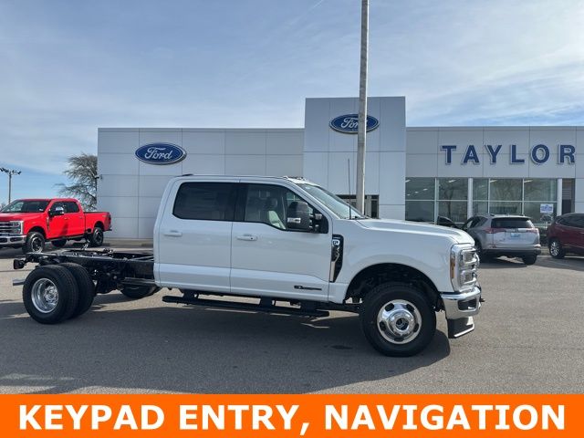 2026 Ford F-350 Super Duty Chassis Lariat Crew Cab DRW 4WD