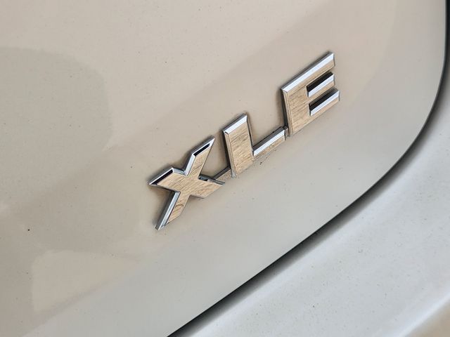 2019 Toyota Highlander XLE White at Legacy Ford