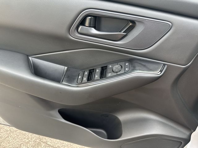 Used 2025 Silver Nissan S image 27
