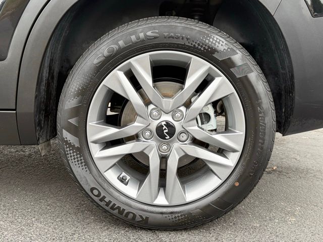 used 2023 Kia Seltos car, priced at $21,256