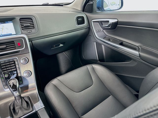 Thumbnail: 2015 Volvo S60 - 24