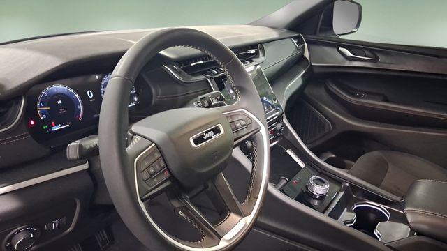Used 2025 Jeep Grand Cherokee SUV