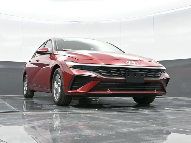 2025 Hyundai Elantra SE 28