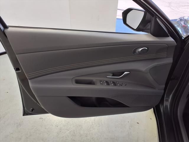2025 Hyundai Elantra SEL Convenience photo