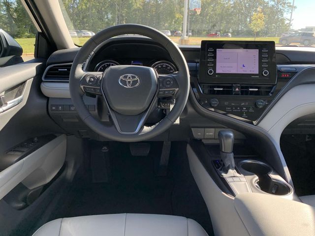 2022 Toyota Camry SE 2