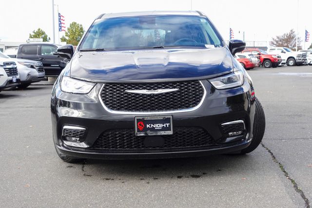 used 2024 Chrysler Pacifica Hybrid car, priced at $26,797