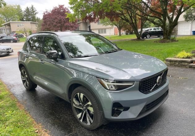2023 Volvo XC40 B5 Plus Dark AWD's photo