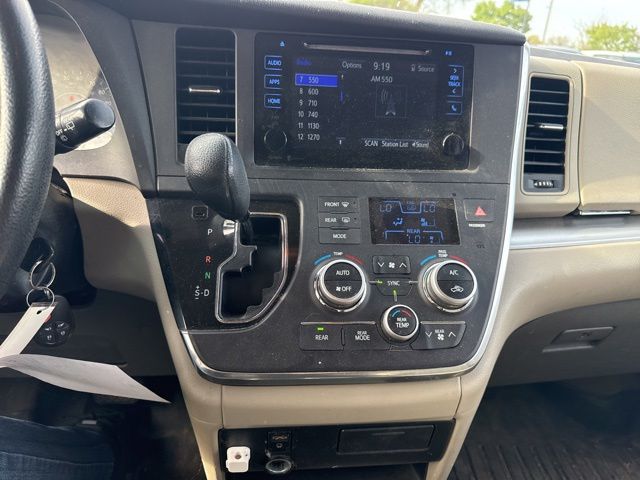 2015 White Toyota Sienna LE FWD Van