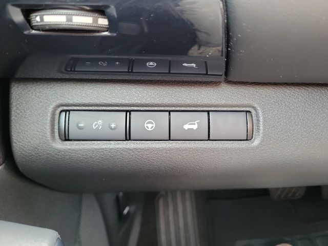 2025 Nissan Pathfinder SV - Photo 23
