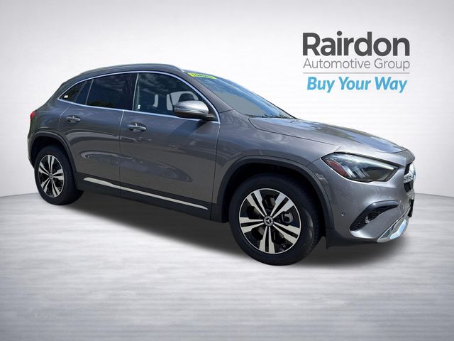 2025 Mercedes-Benz GLA Negro (Cosmos Black Metallic) SUV/Crossover Tracción en las cuatro ruedas 8 velocidades Doble cloch
