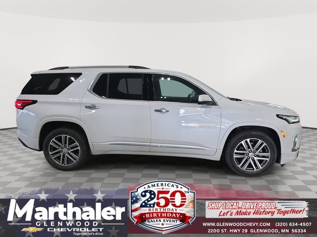 White (Iridescent Pearl Tricoat) 2022 Chevrolet Traverse SUV / Crossover Four-Wheel Drive 9-Speed Automatic