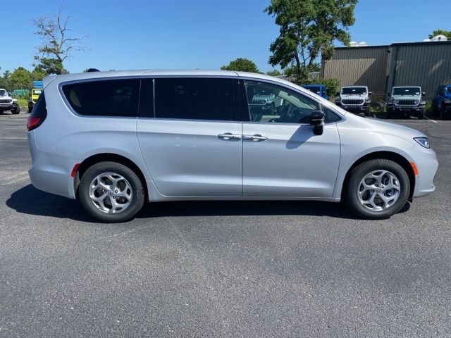 2024 Chrysler Pacifica Limited 4