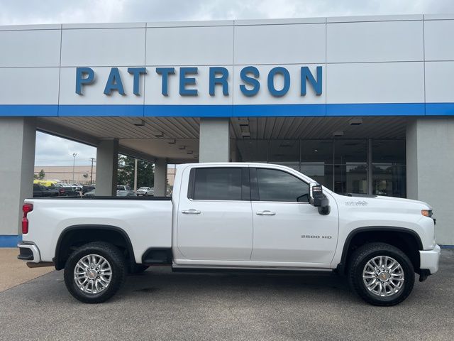 White (Iridescent Pearl Tricoat) 2023 Chevrolet Silverado 2500HD High Country Crew Cab 4WD Pickup Truck Four-Wheel Drive 6-Speed Automatic