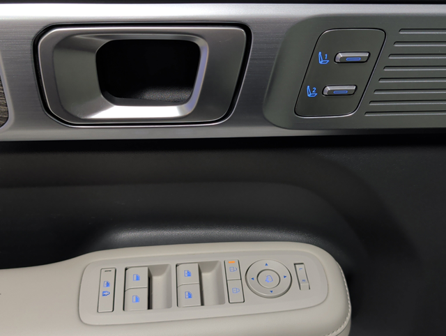 Used 2024 Rockwood Green Hyundai Limited image 33
