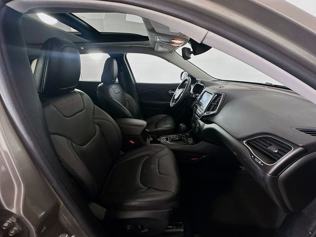 Thumbnail: 2019 Jeep Cherokee - 29