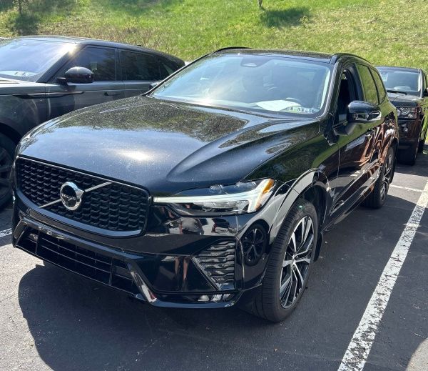 2023 Volvo XC60 B5 Plus Dark Theme AWD's photo