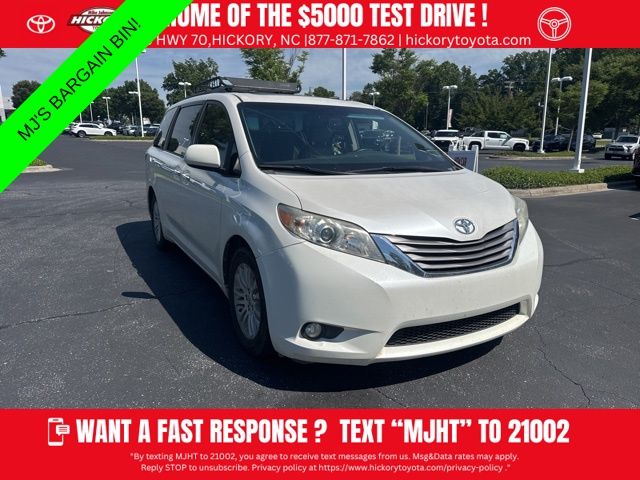 2015 Toyota Sienna XLE Premium V6 8-Passenger's photo